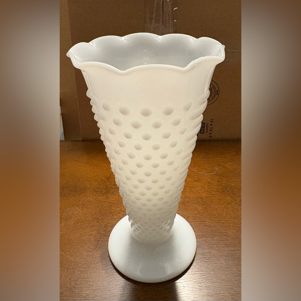 Elegant Vintage Anchor Hocking Hobnail Milk Glass Vase